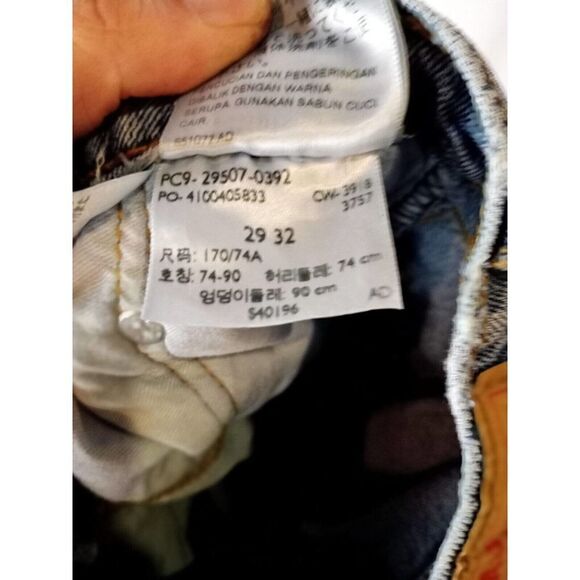 Levis 502 Jeans Mens Size 29x32 Slim Fit Tapered Leg Blue Light Wash Denim - Picture 2 of 8